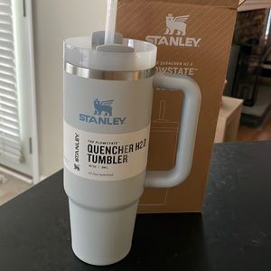 NWT Stanley-Quencher H2.0 Flowstate Tumbler 30 oz